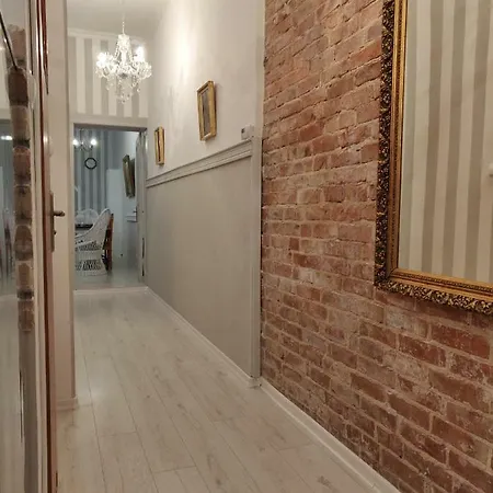 Helena Apartament *